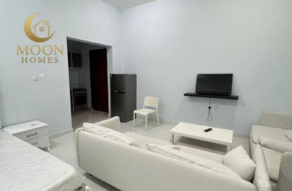 Apartment - Studio - 1 for rent in Al Dafna - Al Dafna - Doha