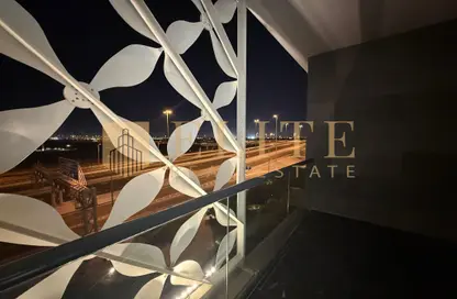 شقة - 3 غرف نوم - 4 حمامات للايجار في عرض البوليفارد - مدينة الياسمين - الوسيل