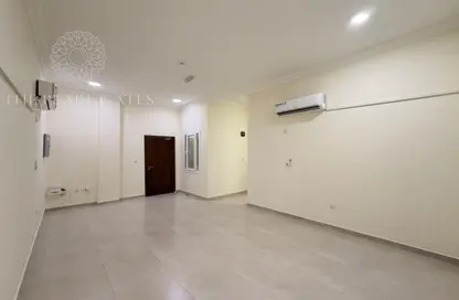 Apartment - 1 Bedroom - 1 Bathroom for rent in Bin Omran 46 - Fereej Bin Omran - Doha