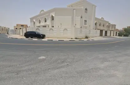 Villa - 5 Bedrooms - 6 Bathrooms for rent in Al Gharrafa - Al Gharrafa - Doha