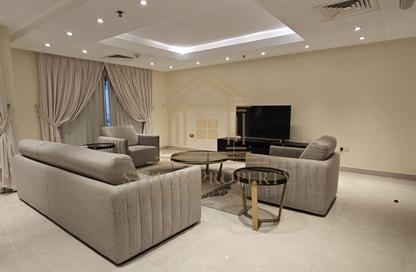 Apartment - 3 Bedrooms - 4 Bathrooms for rent in Al Sadd Road - Al Sadd - Doha Apartment - 3 Bedrooms - 4 Bathrooms for rent in Al Sadd Road - Al Sadd - Doha