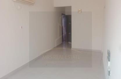 Apartment - 1 Bedroom - 2 Bathrooms for rent in Salaja Street - Doha Al Jadeed - Doha