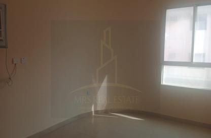 Apartment - 1 Bedroom - 2 Bathrooms for rent in Salaja Street - Doha Al Jadeed - Doha