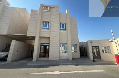 فيلا - 6 غرف نوم - 5 حمامات للايجار في قرية النخيل السكنية - سلاطة الجديدة - سلاطة - الدوحة