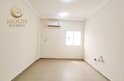 Apartment - 1 Bedroom - 1 Bathroom for rent in Umm Ghuwailina 4 - Umm Ghuwailina - Doha Apartment - 1 Bedroom - 1 Bathroom for rent in Umm Ghuwailina 4 - Umm Ghuwailina - Doha
