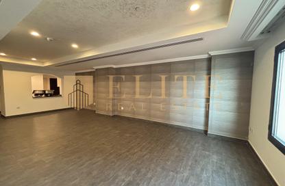 Apartment - 1 Bedroom - 2 Bathrooms for rent in West Porto Drive - Porto Arabia - The Pearl Island - Doha