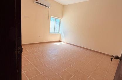 Apartment - 1 Bedroom - 1 Bathroom for rent in Bin Omran 35 - Fereej Bin Omran - Doha