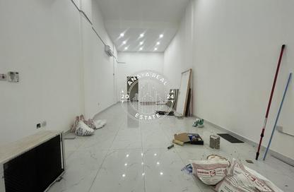 Shop - Studio - 1 Bathroom for rent in Bin Omran 46 - Fereej Bin Omran - Doha