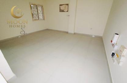 Apartment - 2 Bedrooms - 2 Bathrooms for rent in Umm Ghwailina Comm - Umm Ghuwalina - Umm Ghuwailina - Doha