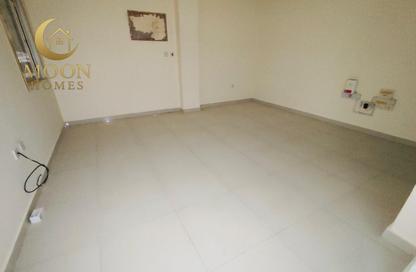 Apartment - 2 Bedrooms - 2 Bathrooms for rent in Umm Ghwailina Comm - Umm Ghuwalina - Umm Ghuwailina - Doha