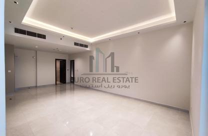 Apartment - 2 Bedrooms - 3 Bathrooms for rent in Blossom Tower - Lusail