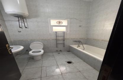 Apartment - 5 Bedrooms - 3 Bathrooms for rent in Al Aziziyah - Al Aziziyah - Doha