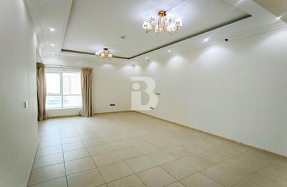 Apartment - 2 Bedrooms - 3 Bathrooms for rent in Marina Tower 02 - Marina District - Lusail