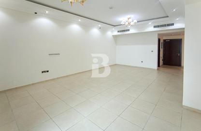 Apartment - 2 Bedrooms - 3 Bathrooms for rent in Marina Tower 02 - Marina District - Lusail