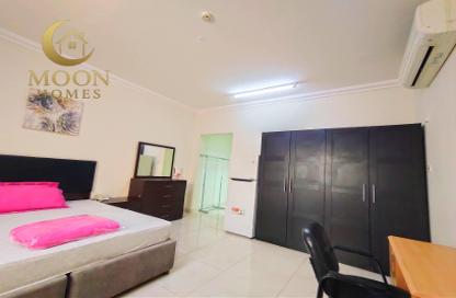 Apartment - Studio - 1 Bathroom for rent in Umm Ghwailina Comm - Umm Ghuwalina - Umm Ghuwailina - Doha