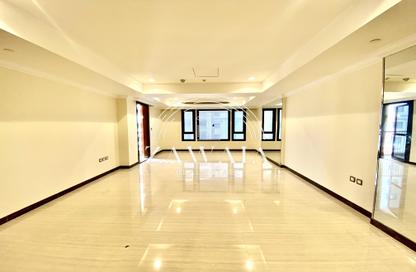 Apartment - 1 Bedroom - 2 Bathrooms for rent in West Porto Drive - Porto Arabia - The Pearl Island - Doha