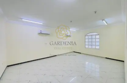 Compound - 5 Bedrooms - 4 Bathrooms for rent in Ain Khaled Villas - Ain Khaled - Doha