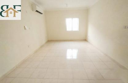 Apartment - 2 Bedrooms - 1 Bathroom for rent in Umm Ghwailina Comm - Umm Ghuwalina - Umm Ghuwailina - Doha Apartment - 2 Bedrooms - 1 Bathroom for rent in Umm Ghwailina Comm - Umm Ghuwalina - Umm Ghuwailina - Doha