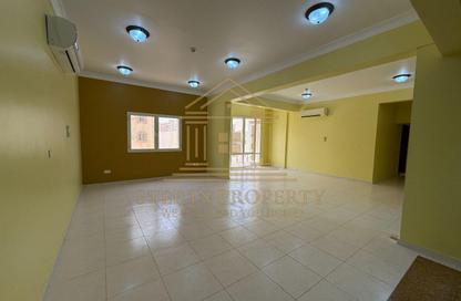 Apartment - 2 Bedrooms - 2 Bathrooms for rent in Al Mansoura - Al Mansoura - Doha