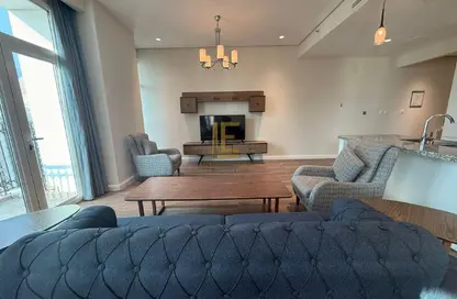 Apartment - 3 Bedrooms - 4 Bathrooms for sale in Floresta Gardens - Floresta Gardens - The Pearl Island - Doha