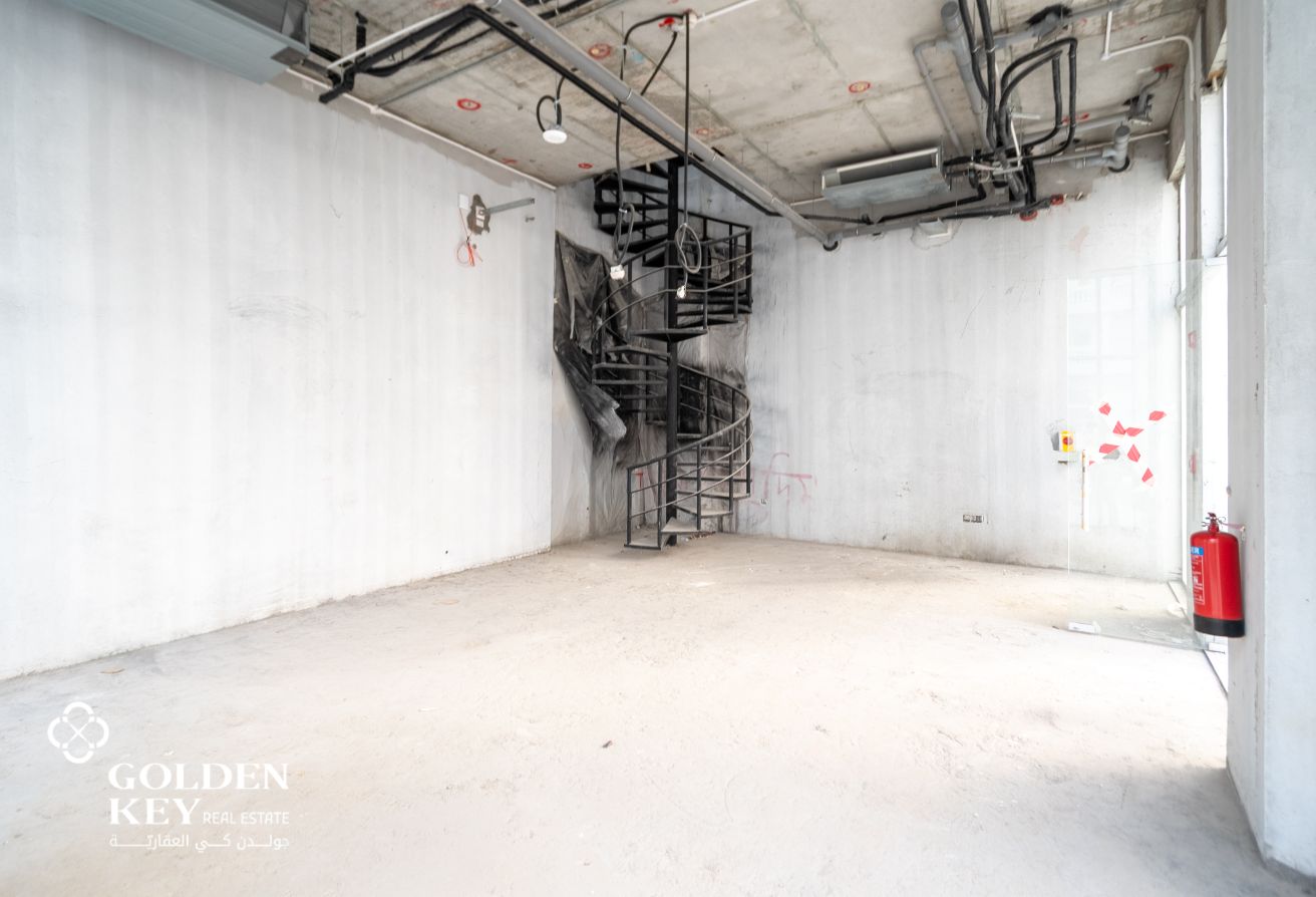 Showroom with Mezzanine for Lease – Al Gharrafa