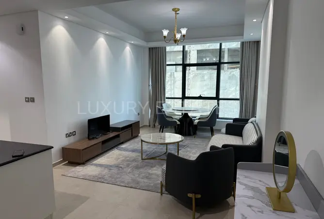 988352 - Property Image 2
