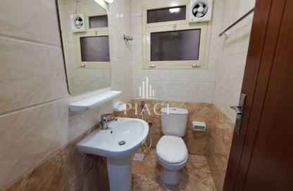 Apartment - 2 Bedrooms - 3 Bathrooms for rent in Hiteen Street - Al Muntazah - Doha