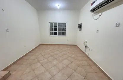 Apartment - 2 Bedrooms - 2 Bathrooms for rent in Bin Omran 46 - Fereej Bin Omran - Doha