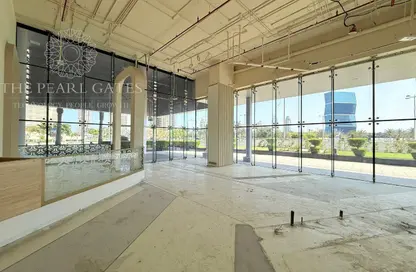 محل تجاري - استوديو - 2 حمامات للايجار في لوسيل ريسيدينس - منطقة المارينا - الوسيل