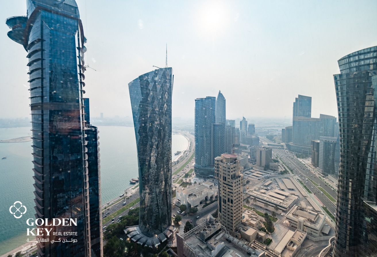 مكتب / 212 متر مربع.  الطابق العلوي-الخليج الغربي /