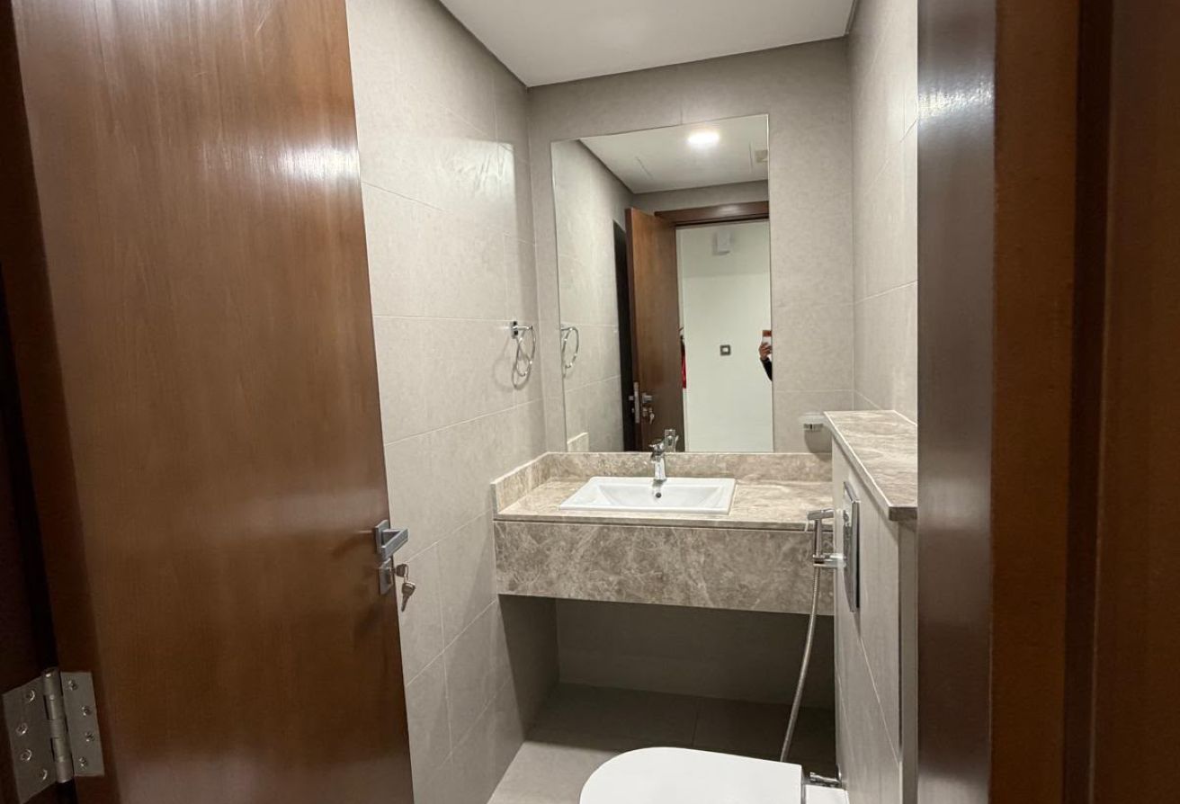 Premium 2 BHK Fully Furnished Apartment|Marina thumbnail 7