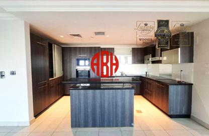 Apartment - 2 Bedrooms - 3 Bathrooms for rent in East Porto Drive - Porto Arabia - The Pearl Island - Doha