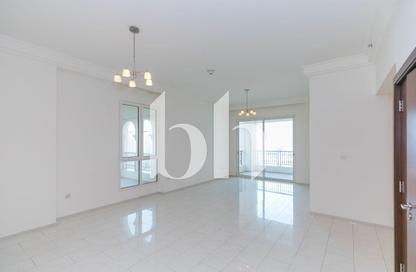 Apartment - 2 Bedrooms - 3 Bathrooms for rent in Viva West - Viva Bahriyah - The Pearl Island - Doha