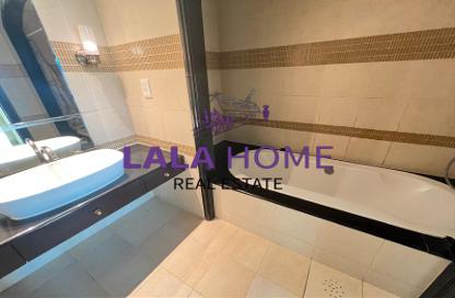 Apartment - 1 Bedroom - 2 Bathrooms for rent in Piazza Arabia - Porto Arabia - The Pearl Island - Doha
