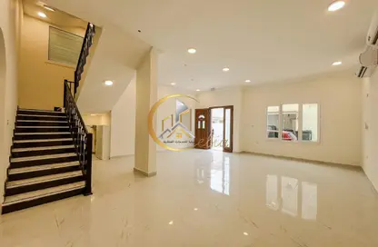 فيلا - 7 غرف نوم - 7 حمامات للايجار في شارع المرخية - المرخية - الدوحة