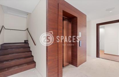 Duplex - 4 Bedrooms - 5 Bathrooms for rent in Crystal Residence - Gewan Island - The Pearl Island - Doha