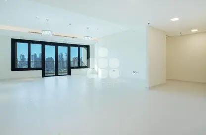 Apartment - 3 Bedrooms - 4 Bathrooms for rent in Tower 22 - Porto Arabia - The Pearl Island - Doha