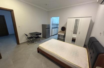 Apartment - Studio - 1 Bathroom for rent in Umm Qarn - Al Daayen